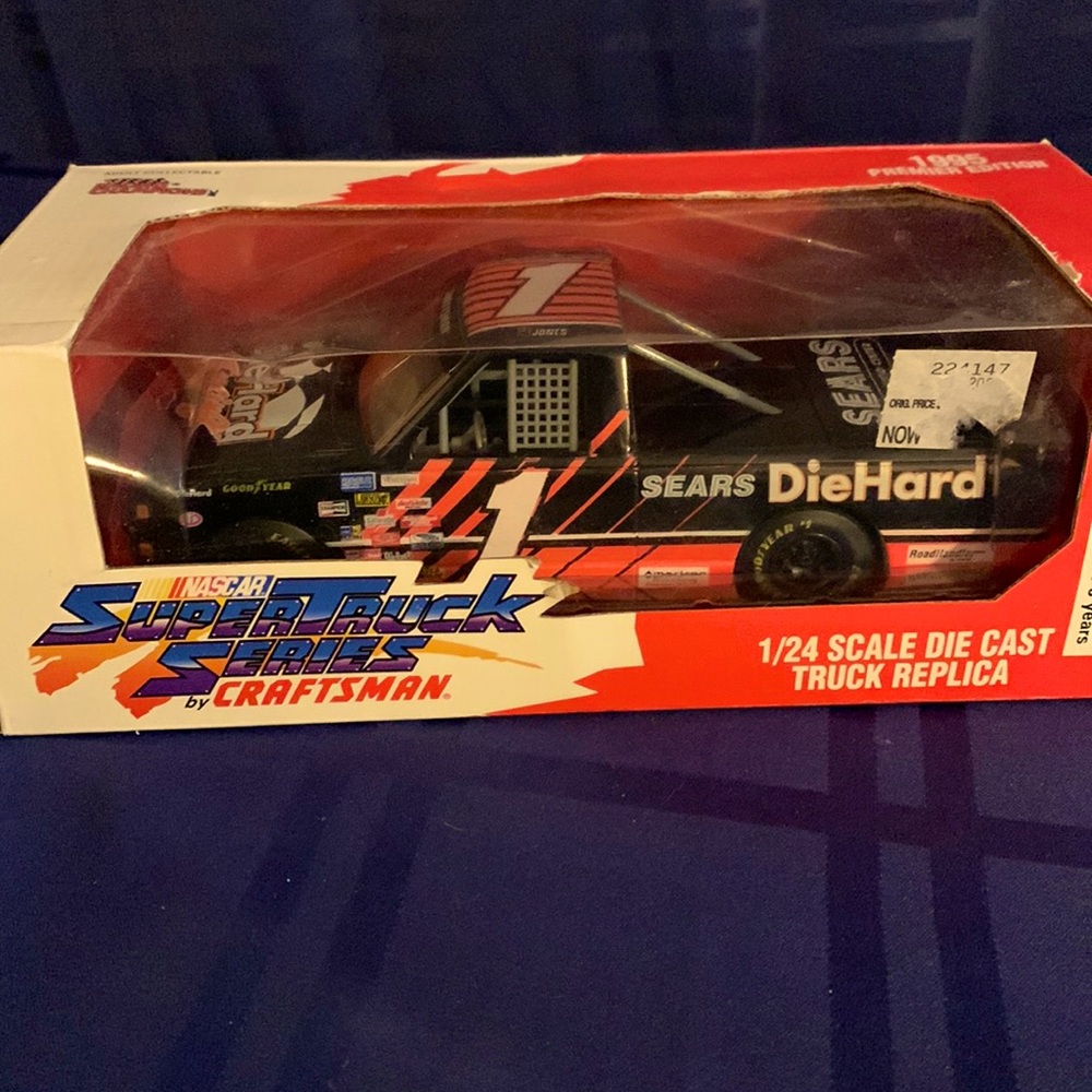 1:24 die-cast truck replica nr 1